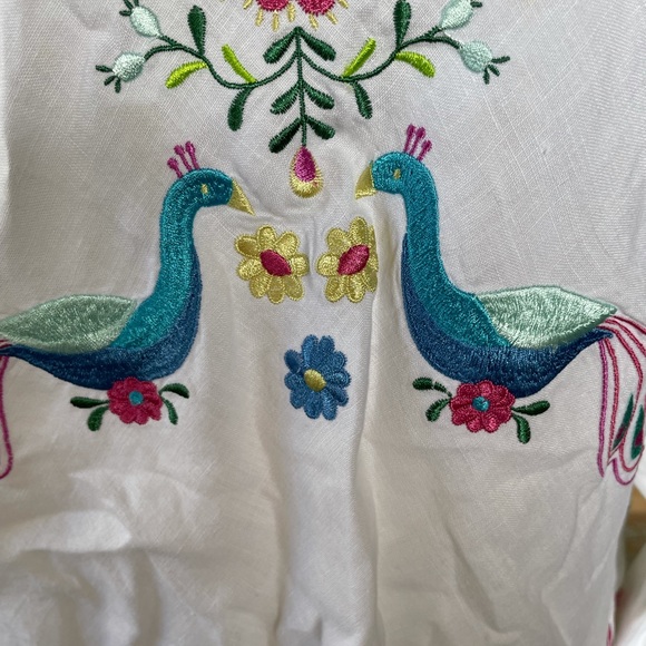 Willi Smith White Linen Embroidered Long Sleeve Top with Peacocks  size Medium - Picture 3 of 9